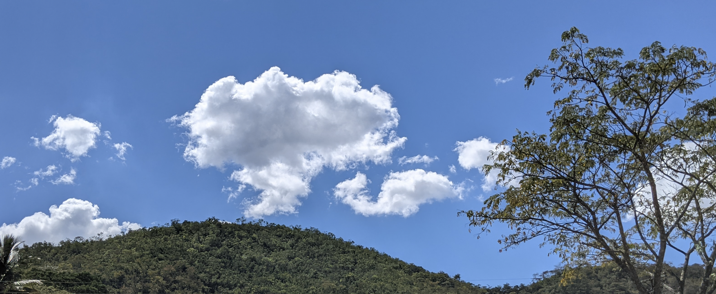 Bucarito, Montalbán — clouds over the hill